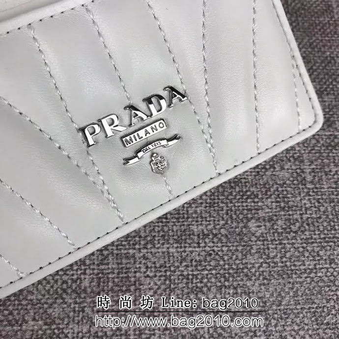 PRADA普拉達 專櫃最新款式 頂級原單納帕牛皮 三層信用卡夾 1MC208 DD1709